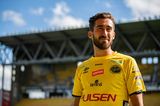 Elfsborgs nyförvärv Frederik Holst poserar för fotografering
