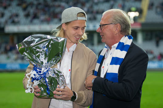 IFK Göteborgs Elias Mar Omarsson avtackas i halvlek av