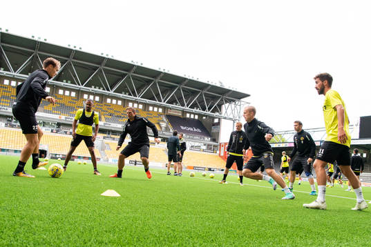 Bollövning där individuell tränare Anders Svensson