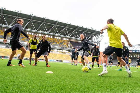 Bollövning där individuell tränare Anders Svensson