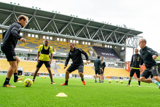 Bollövning där individuell tränare Anders Svensson