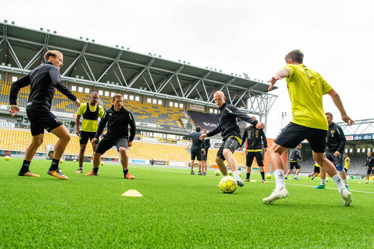 Bollövning där individuell tränare Anders Svensson