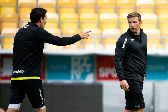 individuell tränare Anders Svensson diskuterar med Stefan