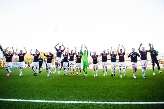 Players of Viking celebrates