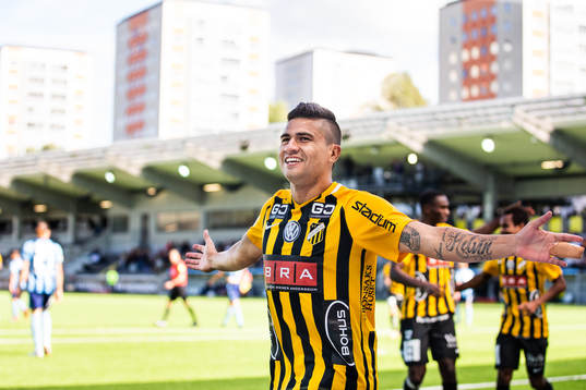 Häckens Paulinho jublar efter att han gjort 3-0-målet