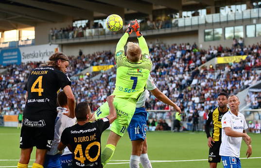 Räddning av Norrköpings målvakt Isak Pettersson