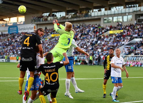 Räddning av Norrköpings målvakt Isak Pettersson