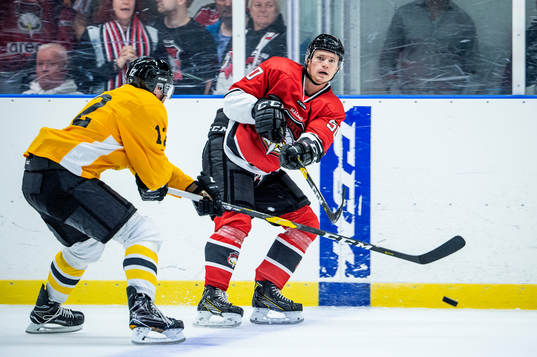 Panterns Robin Dahse mot Malmö Redhawks Tobias Ekberg