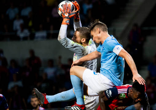 Markus Rosenberg of Malmö FF and goalkeeper Tomas Tujvelof Vidi