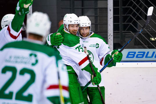 Rögles Lucas Elvenes och Daniel Zaar jublar