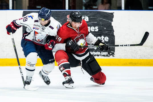 Linköpings Joe Whitney och Malmö Redhawks Anton Mylläri