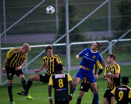IFK Hässleholms Linus Svensson och Isak Olsson i matchen i div. 2 Östra Götaland mellan IFK Hässleholm och Räppe i Hässleholm 17 augusti 2018.  