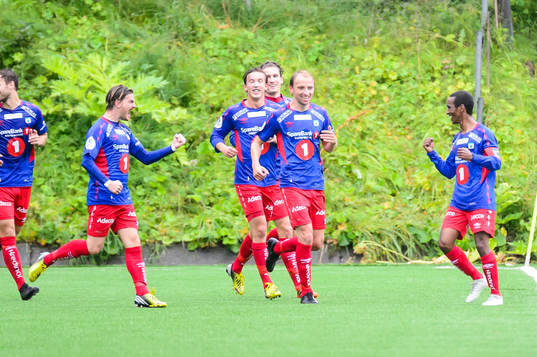 Tromsdalen celebrating the 1-0 by Mohammed Ahamed of Tromsdalen