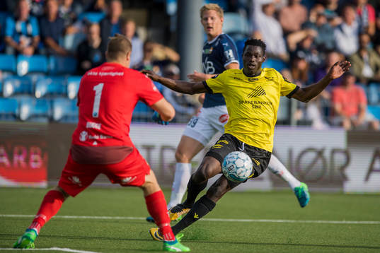 Goalkeeper Espen Bugge Pettersen of Strømsgodset and Adelene Akinyemi of Start