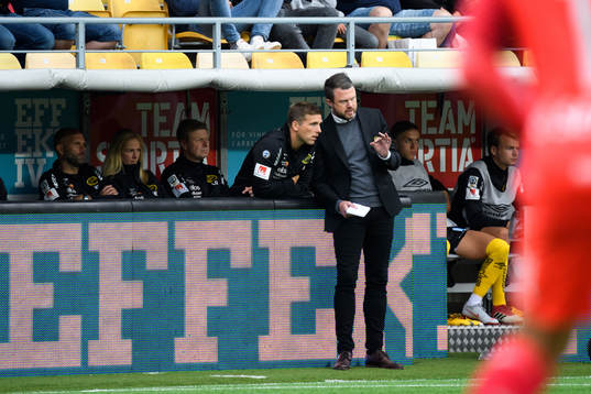 Elfsborgs manager Jimmy Thelin i samtal med individuell