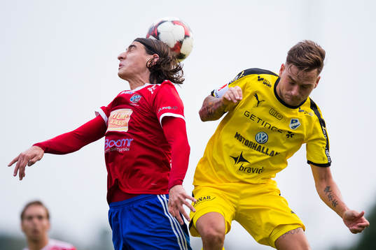 Sävedalens Florian Brahimi och Halmstads Pontus Silfwer