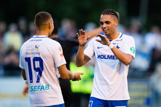 Norrköpings Jordan Larsson och Alexander Jakobsen jublar