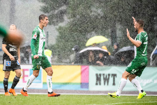 Hammarbys Leo Bengtsson jublar efter han gjort 0-1
