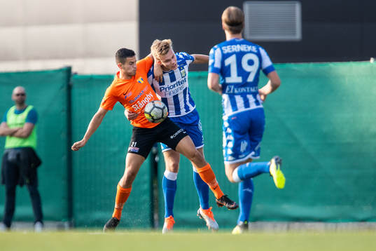 Torns Astrit Seljmani och IFK Göteborgs Marcus Degerlund