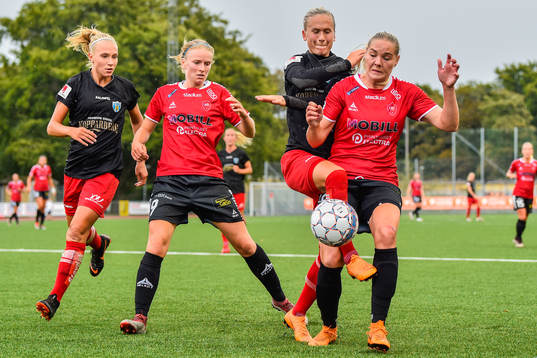 Göteborgs Emma Koivisto och Filippa Curmark i kamp om