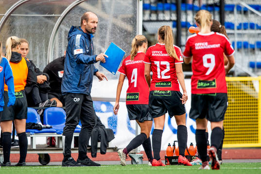 Limhamn Bunkeflos tränare Otto Persson med Elin