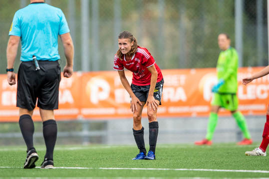 Limhamn Bunkeflos Anna Eveliina Parikka grinar illa efter en smäll