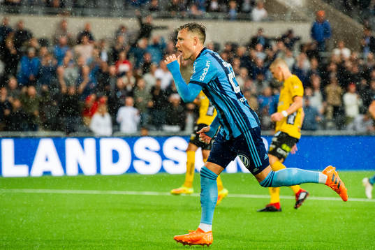 Djurgårdens Fredrik Ulvestad jublar efter 1-2