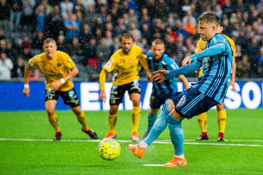 Djurgårdens målskytt Fredrik Ulvestad gör 1-2