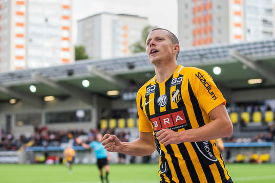 Häckens Viktor Lundberg jublar