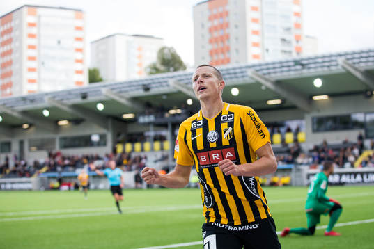 Häckens Viktor Lundberg jublar efter 6-0