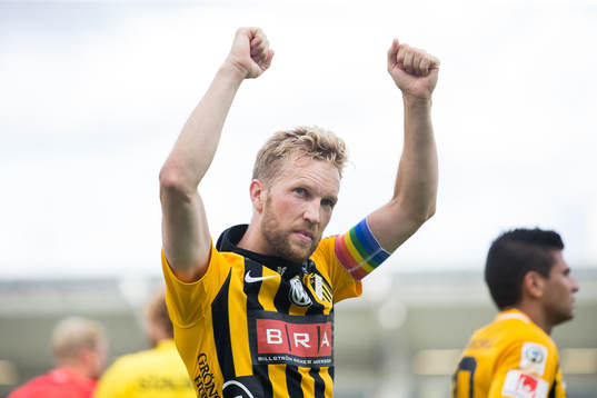 Häckens Rasmus Lindgren tackar klacken