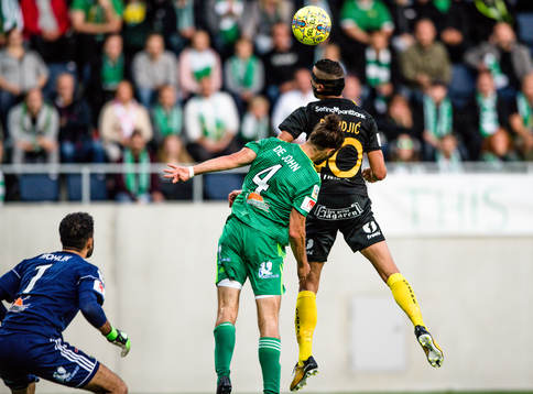 Hammarbys Nikola Djurdjic oroar framför Dalkurds målvakt