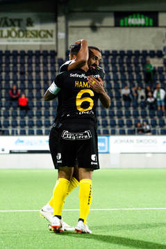 Hammarbys Jiloan Hamad jublar med Junes Barny