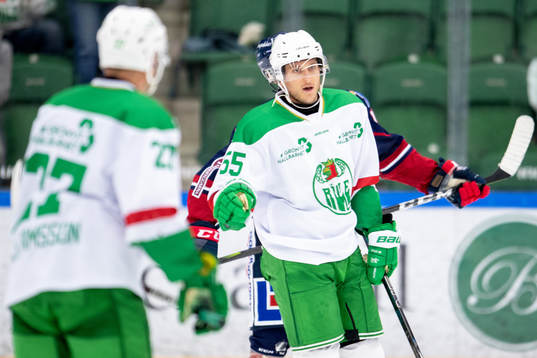 Rögles Ben Youds jublar