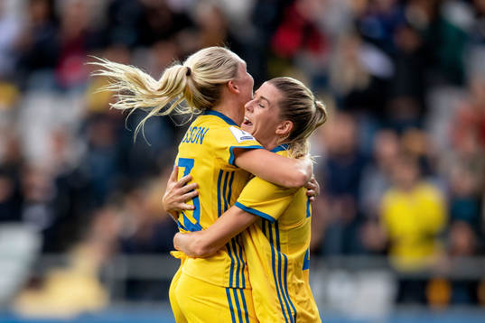 Sveriges Elin Rubensson jublar med Olivia Schough