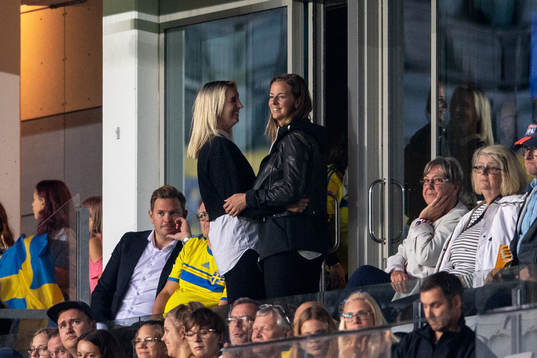 Lotta Schelin på läktaren