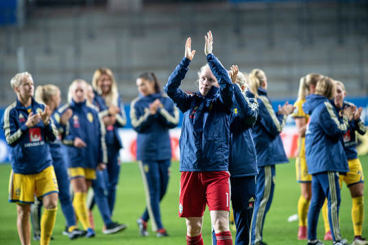 Sveriges målvakt Hedvig Lindahl jublar