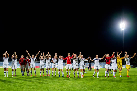 Players of Norway celebrate