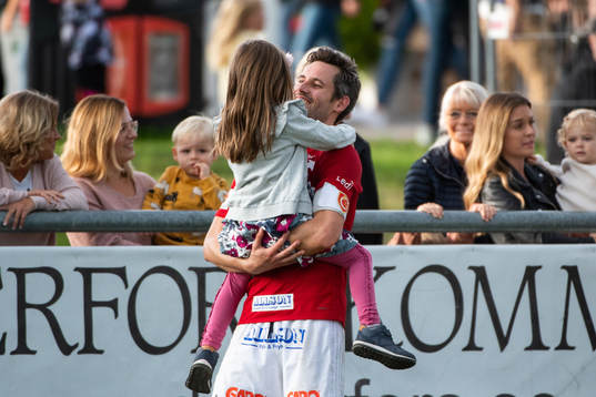 Degerfors Marcus de Bruin jublar