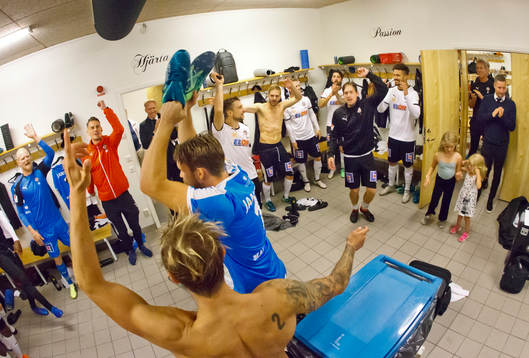 Örebros Daniel Björnkvist, målvakt Oscar Jansson, Victor