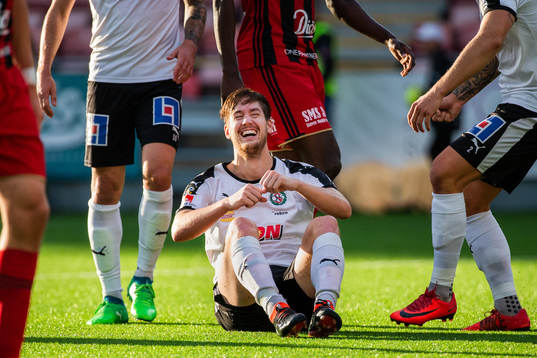 Örebros Victor Sköld jublar