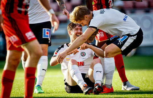 Örebros Victor Sköld gör 1-0 och jublar