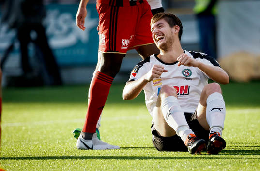 Örebros Victor Sköld gör 1-0 och jublar