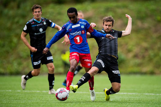 Mohammed Ahamed of Tromsdalen and Remi Johansen of Sandnes Ulf