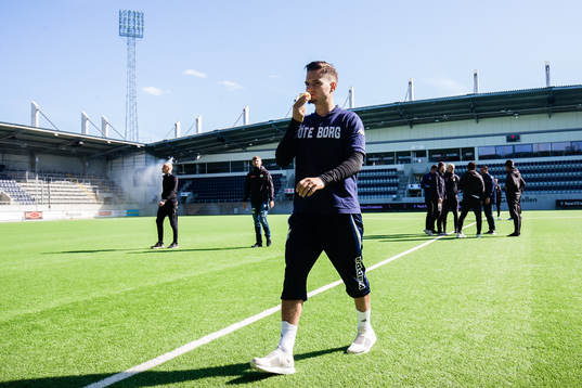 IFK Göteborgs Amin Affane innan fotbollsmatchen i