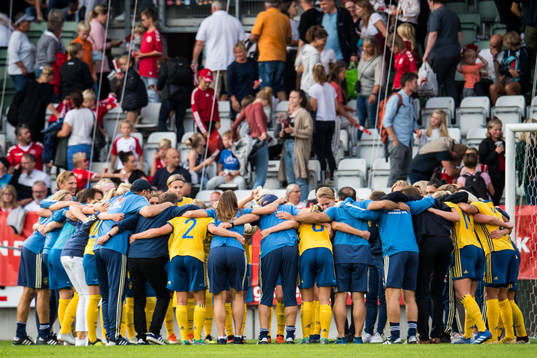 Sveriges spelare jublar