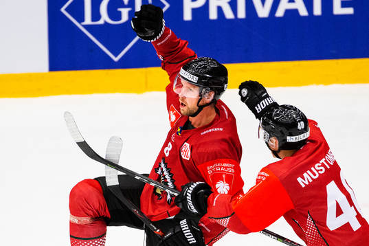 Viktor Ekbom celebrates with Joel Mustonen