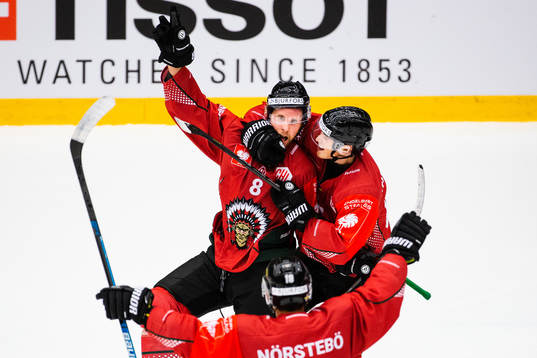 Viktor Ekbom celebrates with Joel Mustonen