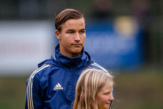 Sveriges Hampus Svensson före  P17-landskampen i fotboll mellan Sverige och Norge den 6 september 2018 i Söderhamn.