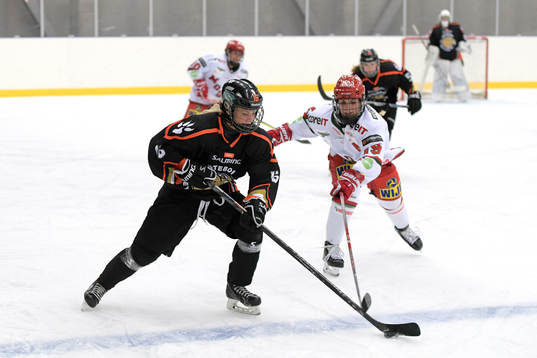 Göteborgs Jennifer Carlsson och Modos Kaitlyn Tougas